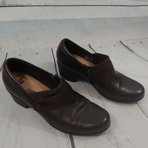 Clarks clogs size 9